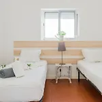 Quo Sunset House 모스테이루스