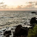 Quo Sunset House 모스테이루스