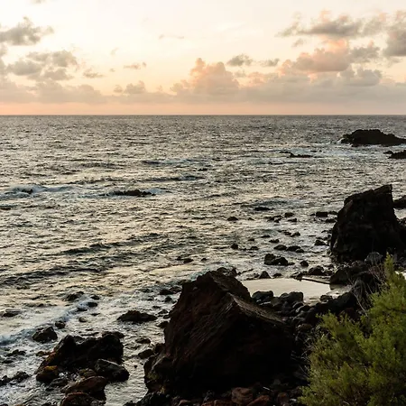 Quo Sunset House Mosteiros (Azores)